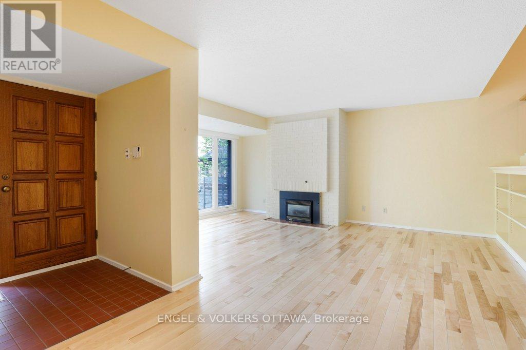 35 - 35 Belvedere Crescent, Ottawa, Ontario  K1M 0E5 - Photo 6 - X12150759