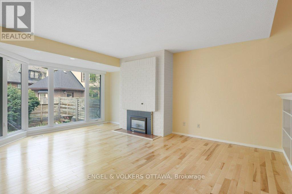 35 - 35 Belvedere Crescent, Ottawa, Ontario  K1M 0E5 - Photo 8 - X12150759