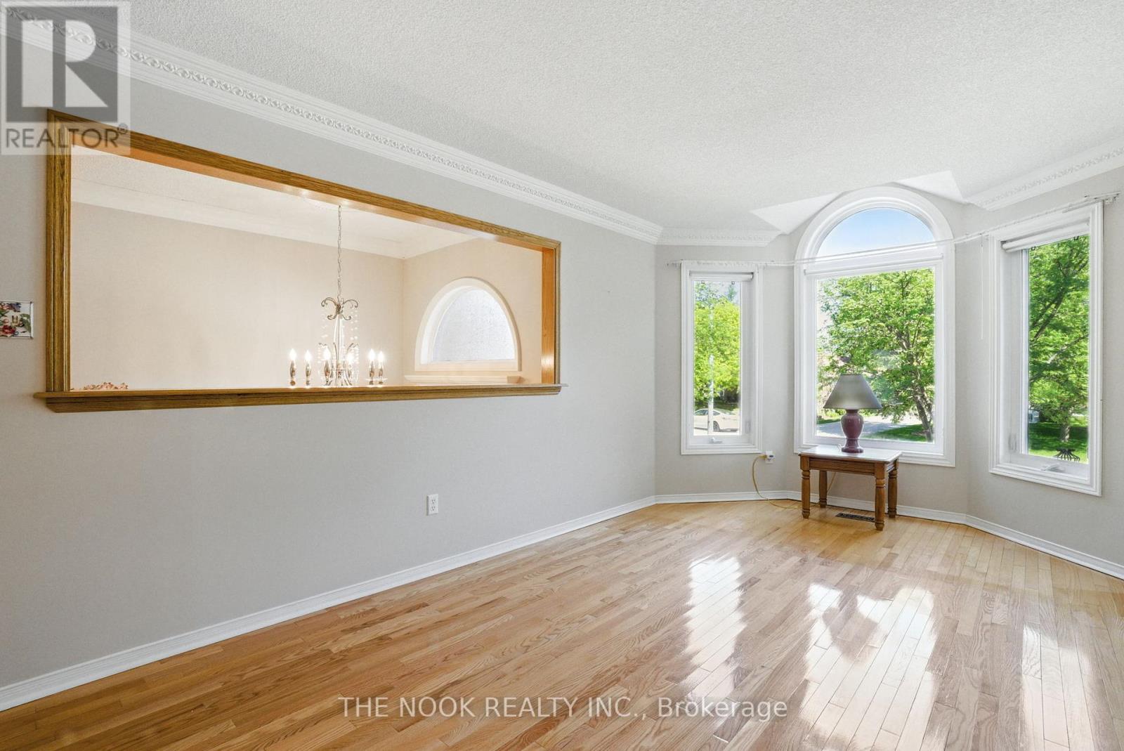 72 Silver Birch Avenue, Wasaga Beach, Ontario  L9Z 1M2 - Photo 4 - S12161291