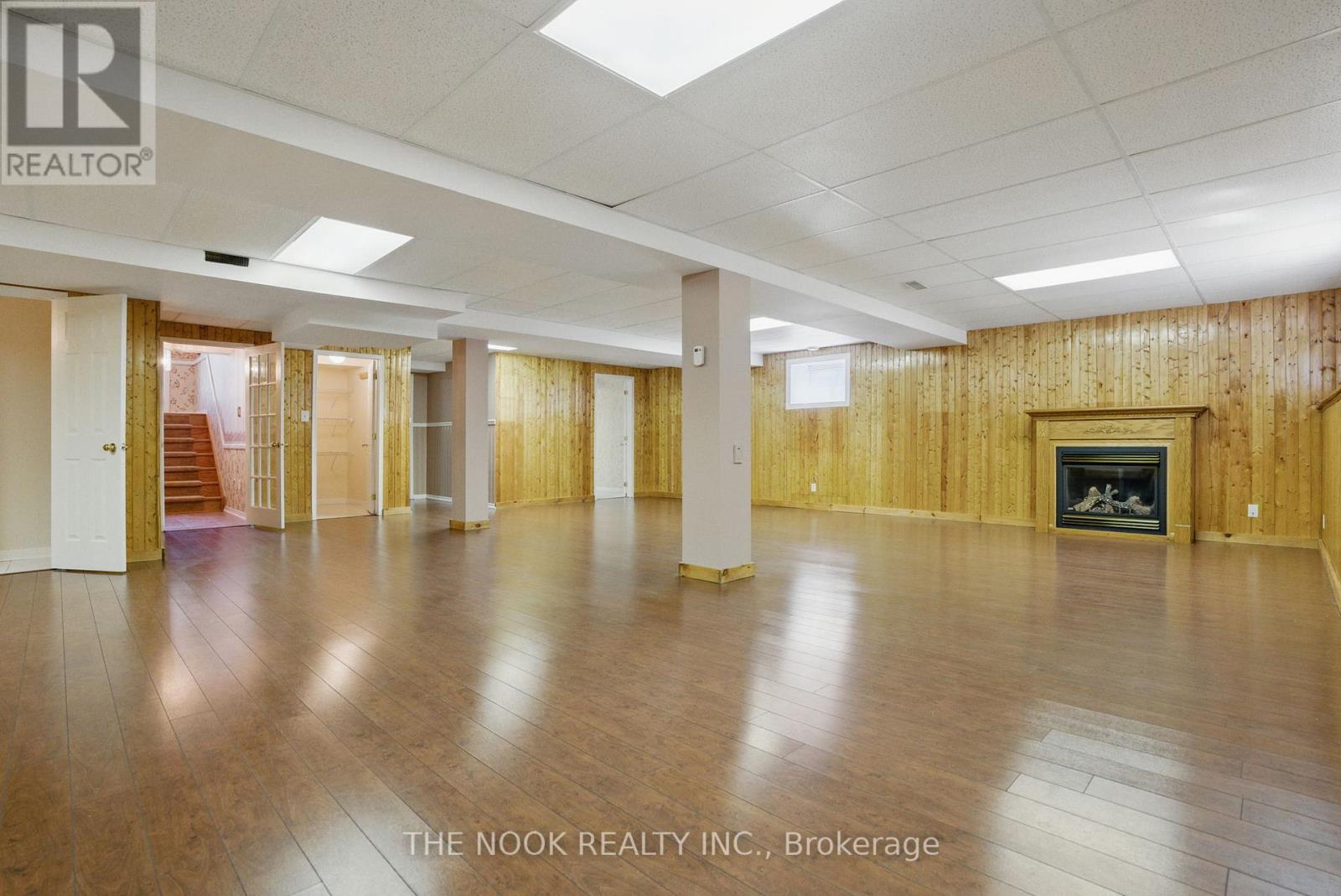 72 Silver Birch Avenue, Wasaga Beach, Ontario  L9Z 1M2 - Photo 41 - S12161291