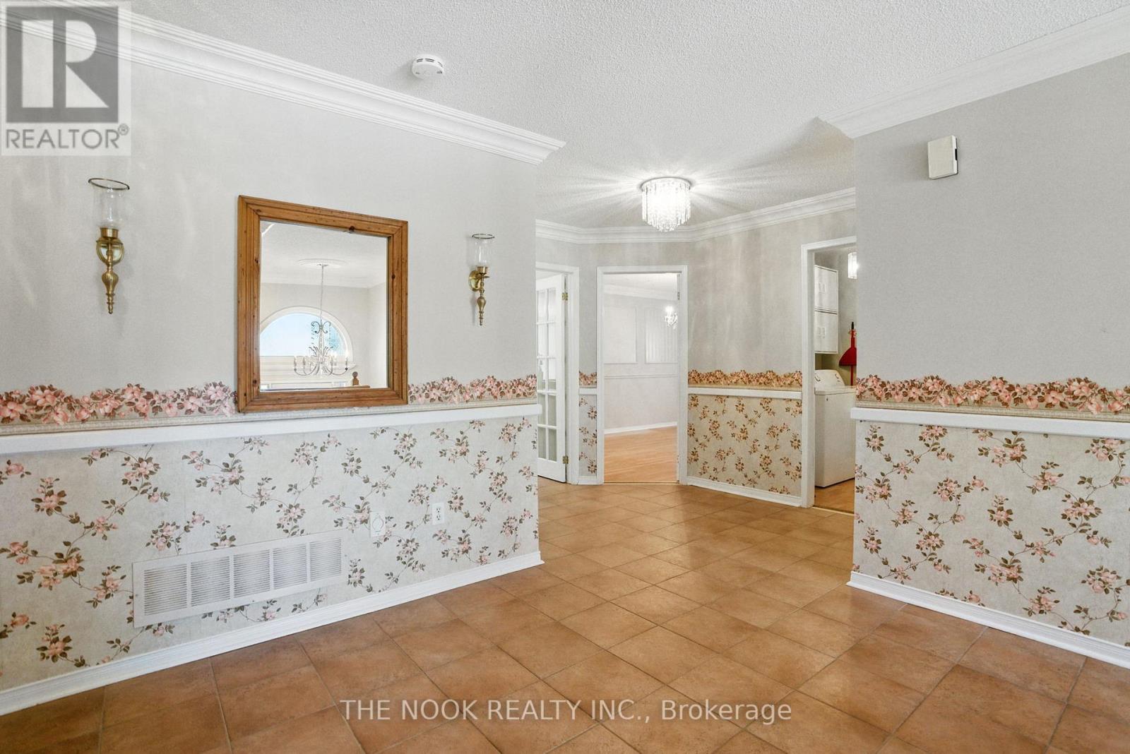 72 Silver Birch Avenue, Wasaga Beach, Ontario  L9Z 1M2 - Photo 5 - S12161291