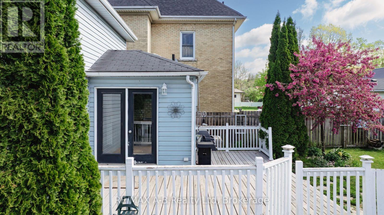 193 Water Street S, St. Marys, Ontario  N4X 1A6 - Photo 2 - X12161292