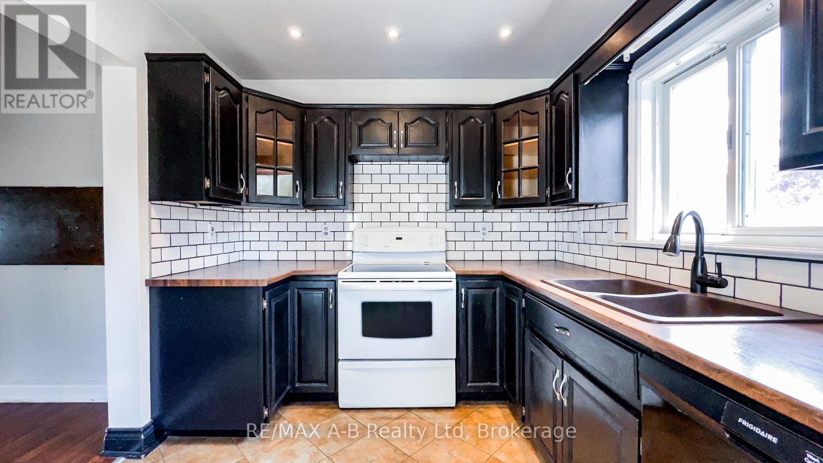 193 Water Street S, St. Marys, Ontario  N4X 1A6 - Photo 3 - X12161292