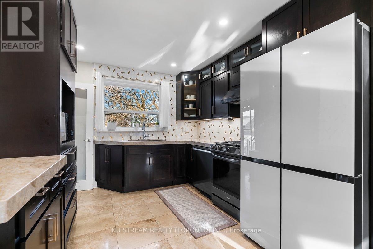51 Grattan Street, Toronto (Weston), Ontario  M9N 3J6 - Photo 11 - W12101118
