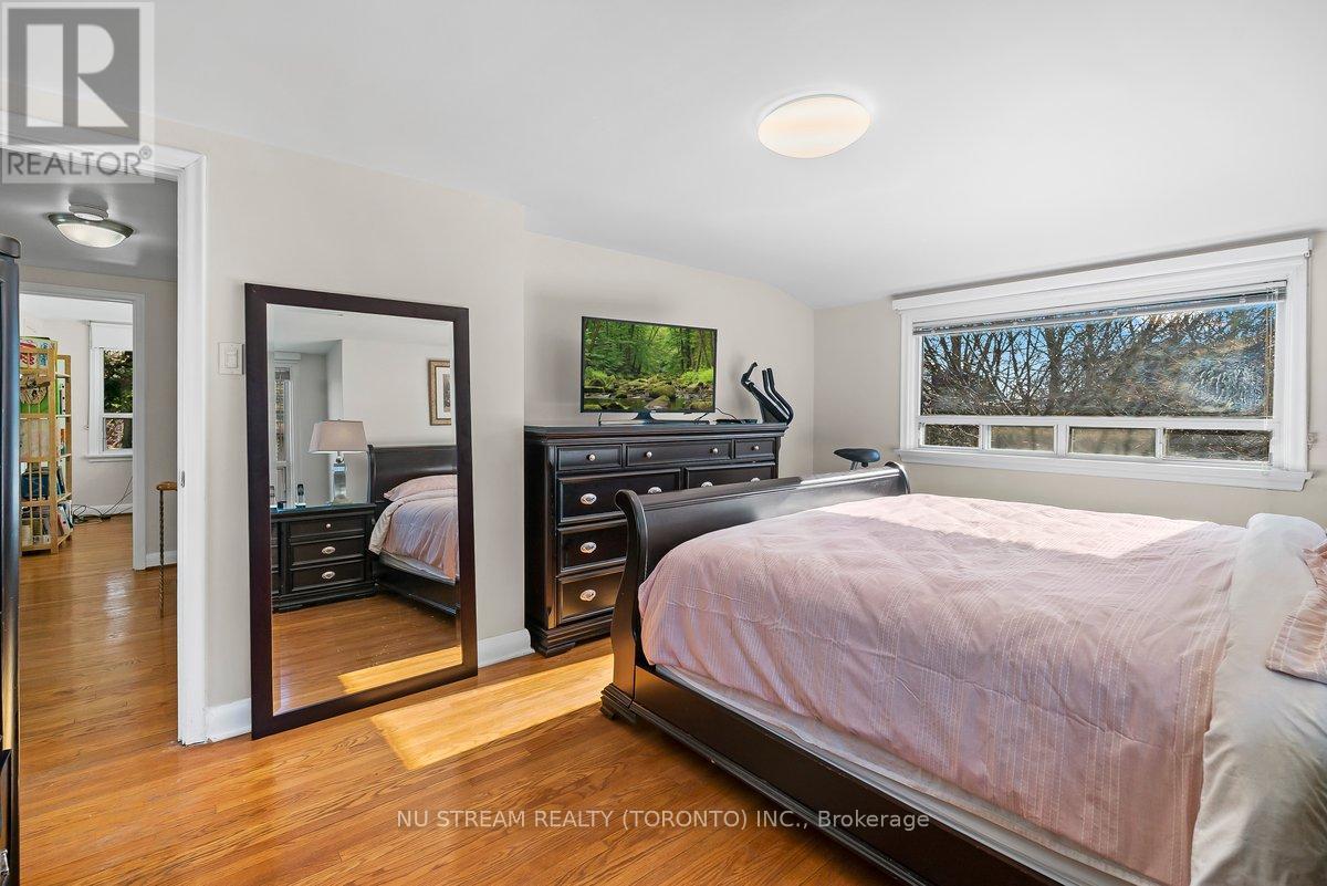 51 Grattan Street, Toronto (Weston), Ontario  M9N 3J6 - Photo 14 - W12101118