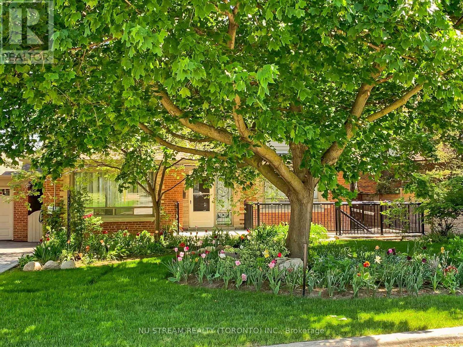 51 Grattan Street, Toronto (Weston), Ontario  M9N 3J6 - Photo 27 - W12101118