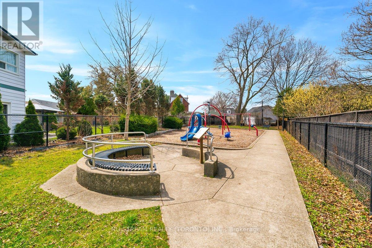 51 Grattan Street, Toronto (Weston), Ontario  M9N 3J6 - Photo 39 - W12101118