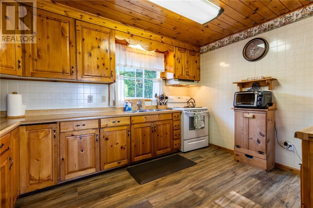 75 Holmes Street, Manitoulin Island, Ontario  P0P 2B0 - Photo 4 - 2122327
