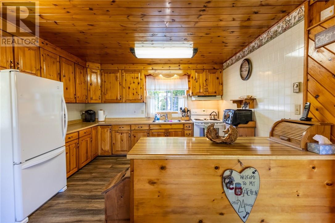 75 Holmes Street, Manitoulin Island, Ontario  P0P 2B0 - Photo 7 - 2122327