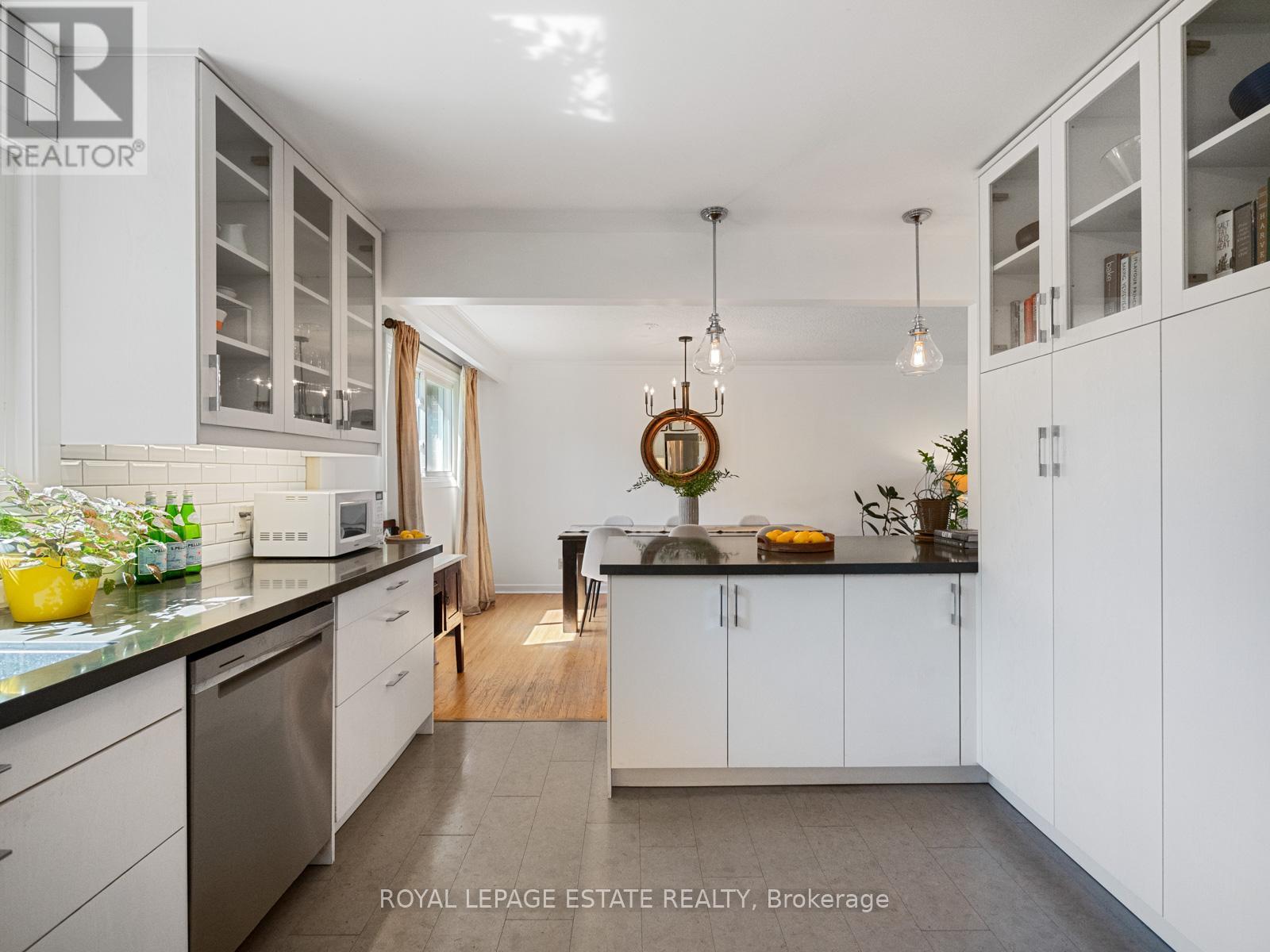 4 Glen Meadow Court, Toronto, Ontario  M9B 5B8 - Photo 14 - W12161293