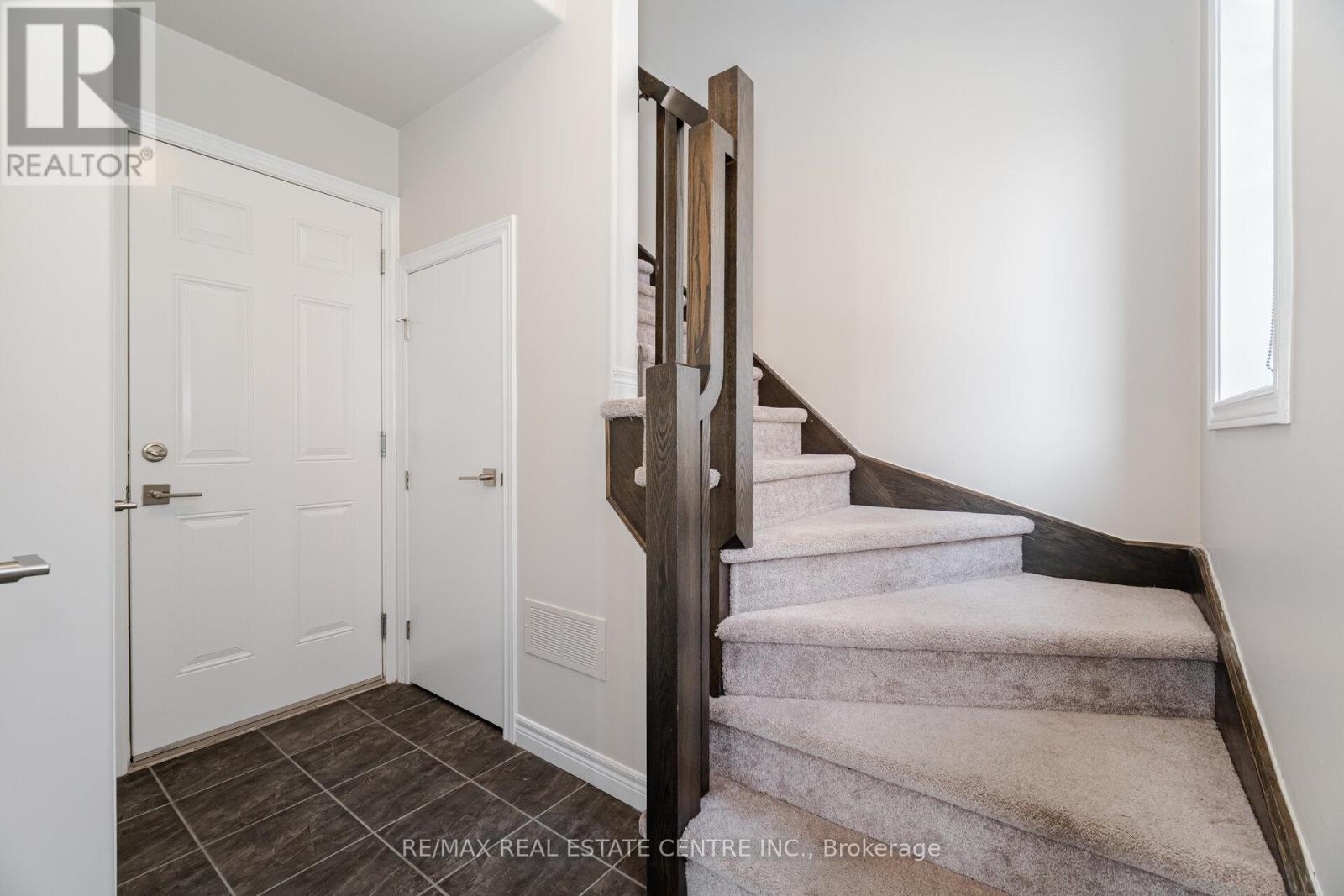 221 Westbank Trail, Hamilton, Ontario  L8J 0H4 - Photo 7 - X12161306