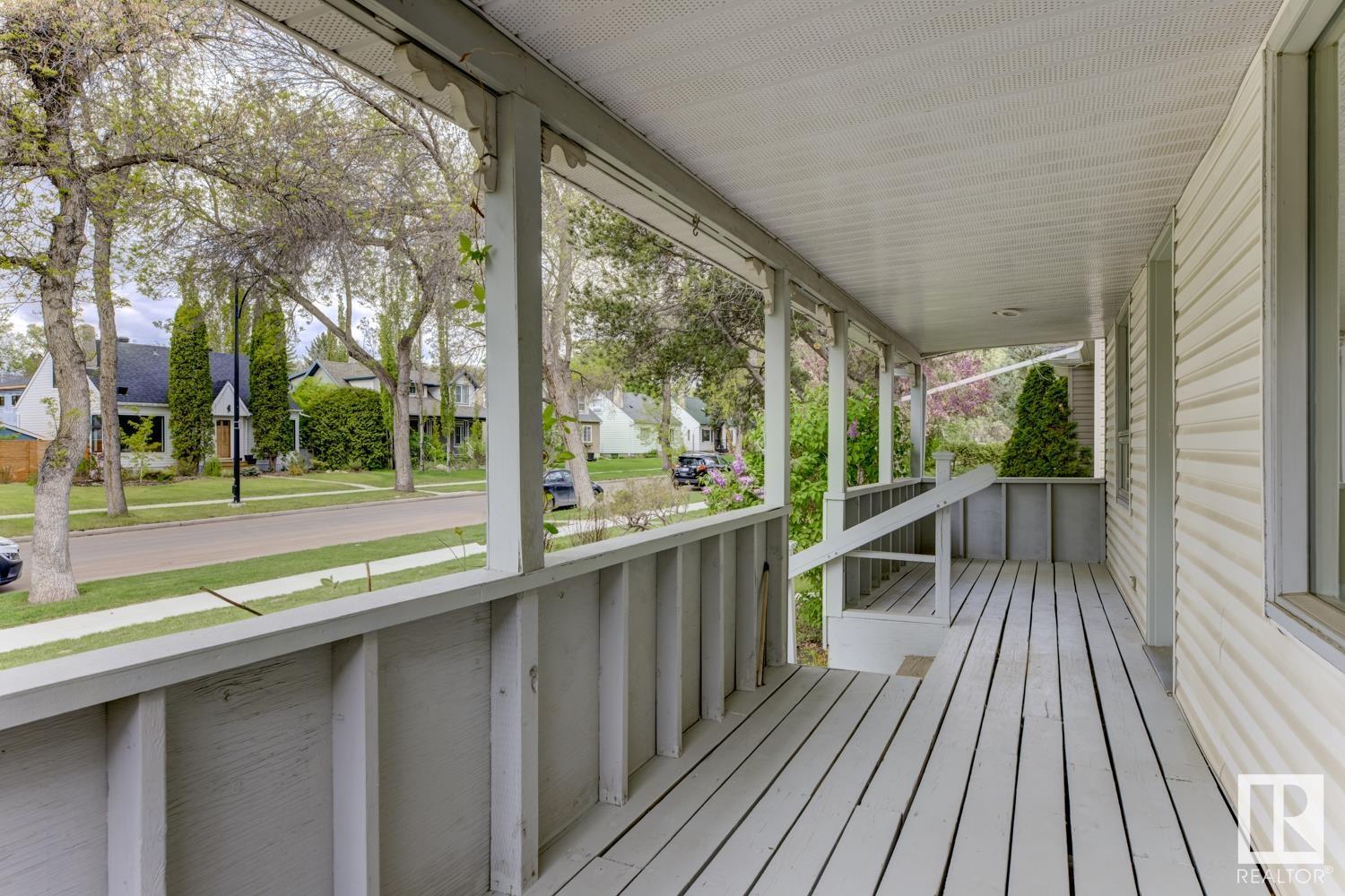 Property at 11207 57 ST NW image 2