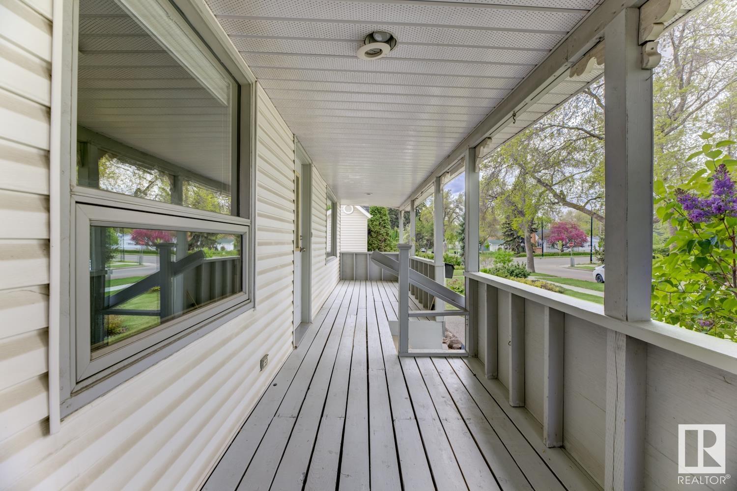 Property at 11207 57 ST NW image 3