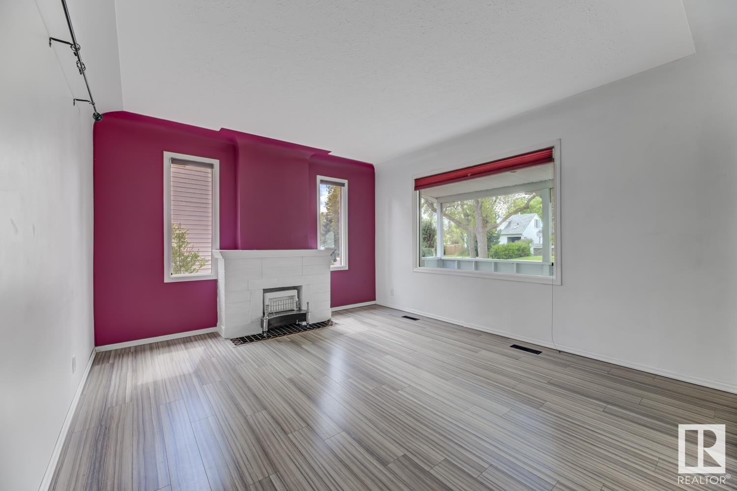 Property at 11207 57 ST NW image 4