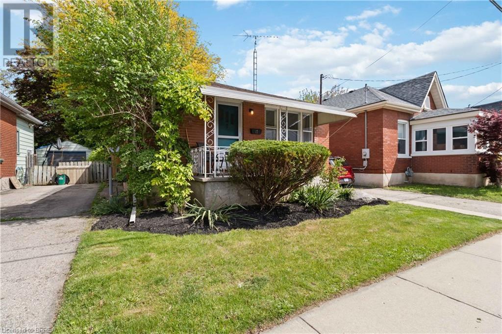 17 Salisbury Avenue, Brantford, Ontario  N3S 1M6 - Photo 2 - 40730387