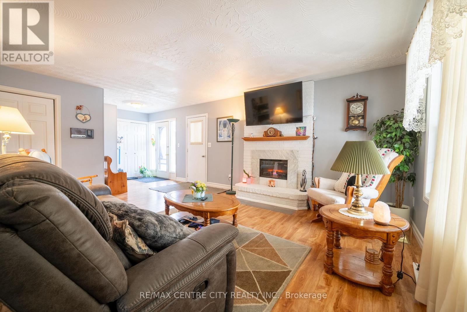 410 Beattie Street, Strathroy-Caradoc, Ontario  N7G 2X6 - Photo 5 - X12161355