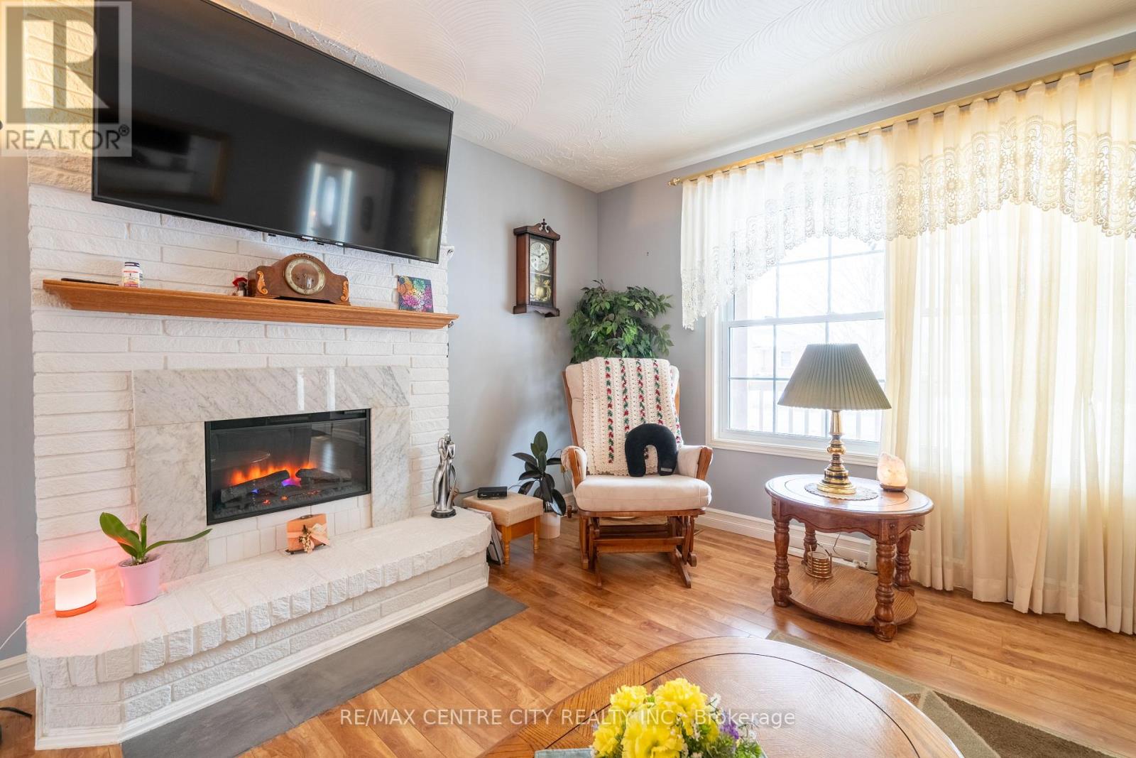410 Beattie Street, Strathroy-Caradoc, Ontario  N7G 2X6 - Photo 6 - X12161355