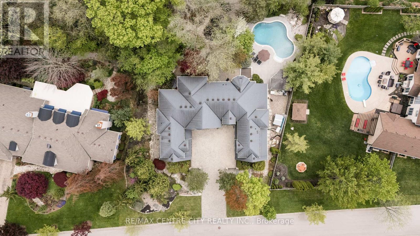 Property at 99 FITZWILLIAM BOULEVARD image 5