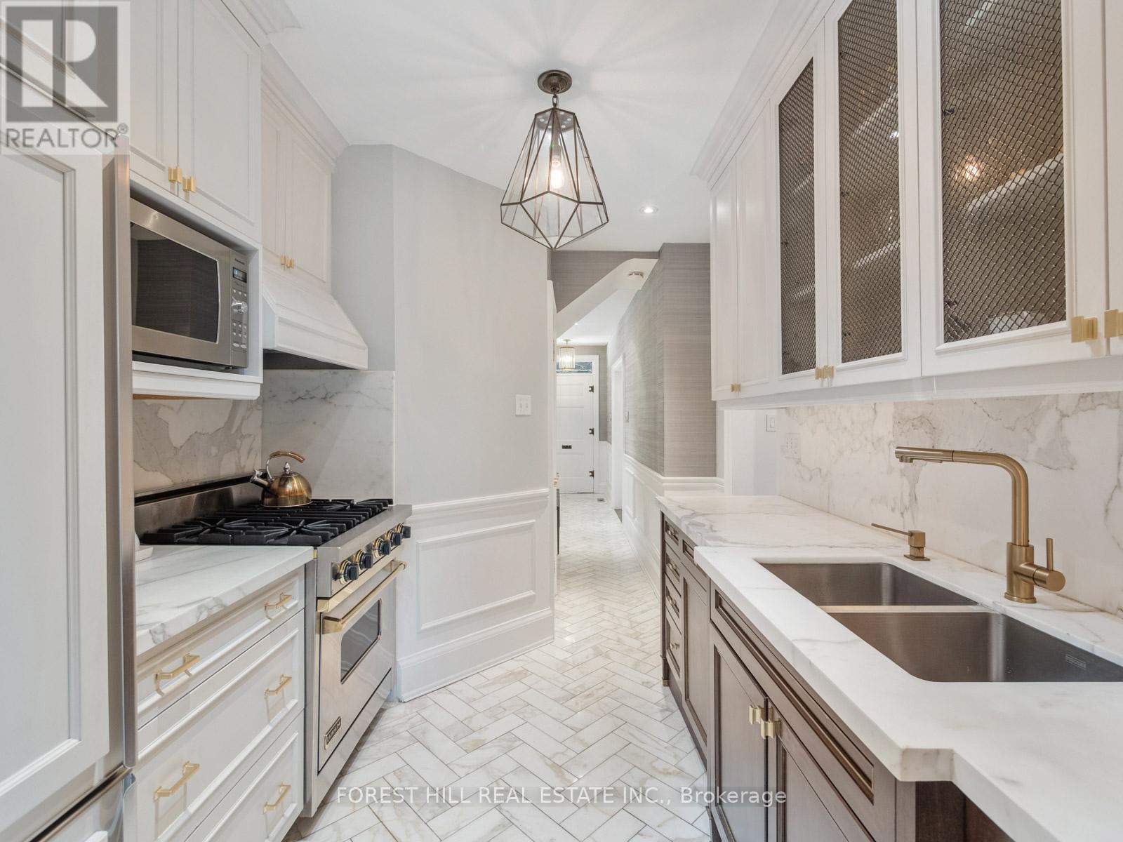 204 Glen Cedar Road, Toronto, Ontario  M6C 3H1 - Photo 13 - C12161387