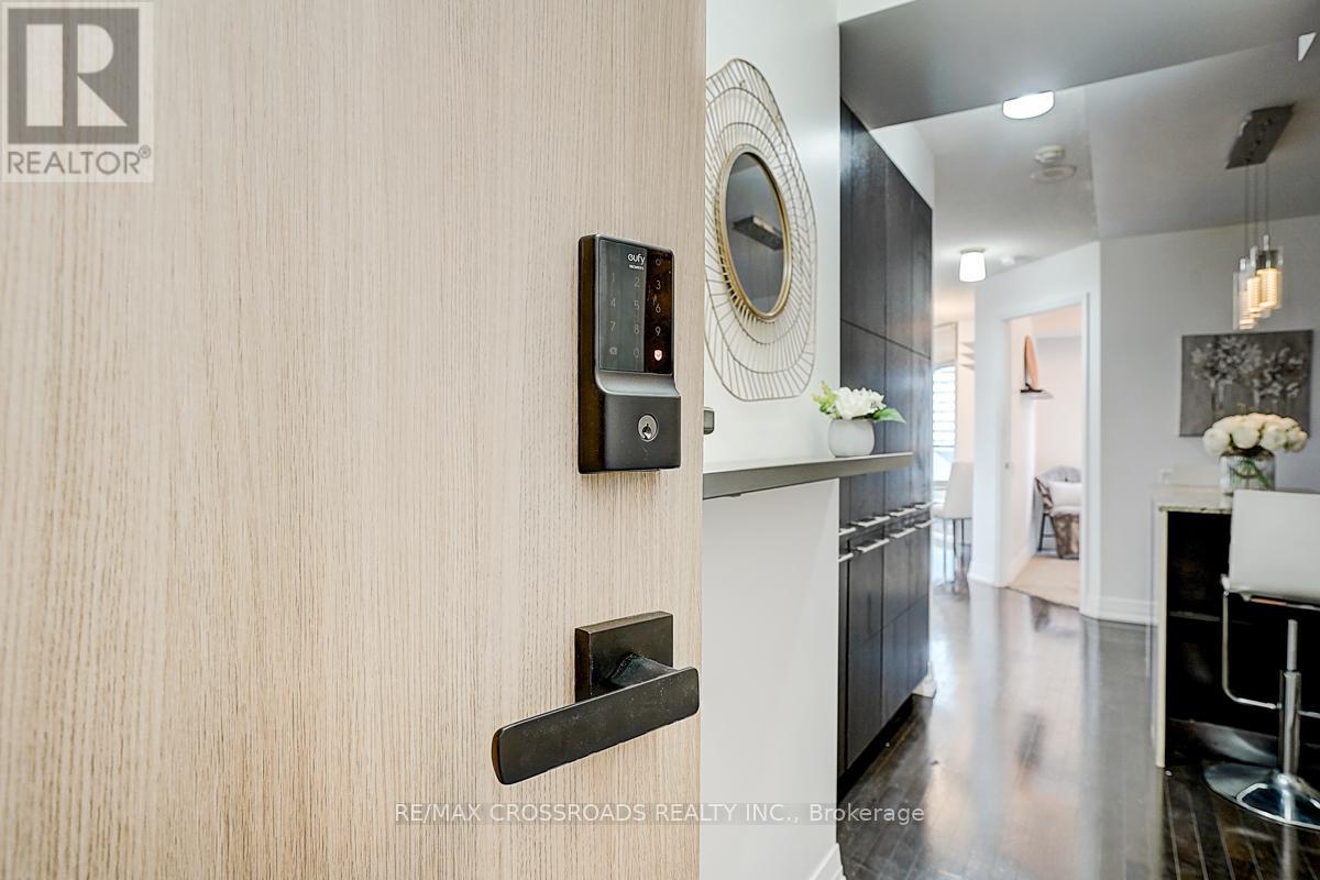 1305 - 21 Carlton Street, Toronto, Ontario  M5B 1L3 - Photo 7 - C12161408