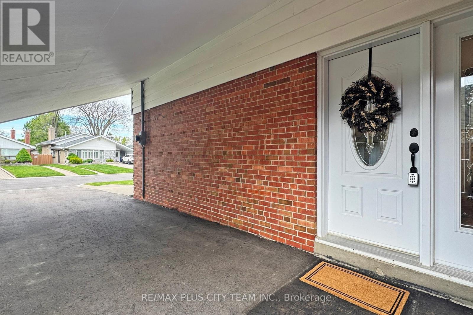 5 Penetang Crescent, Toronto, Ontario  M1K 4Y4 - Photo 2 - E12161386