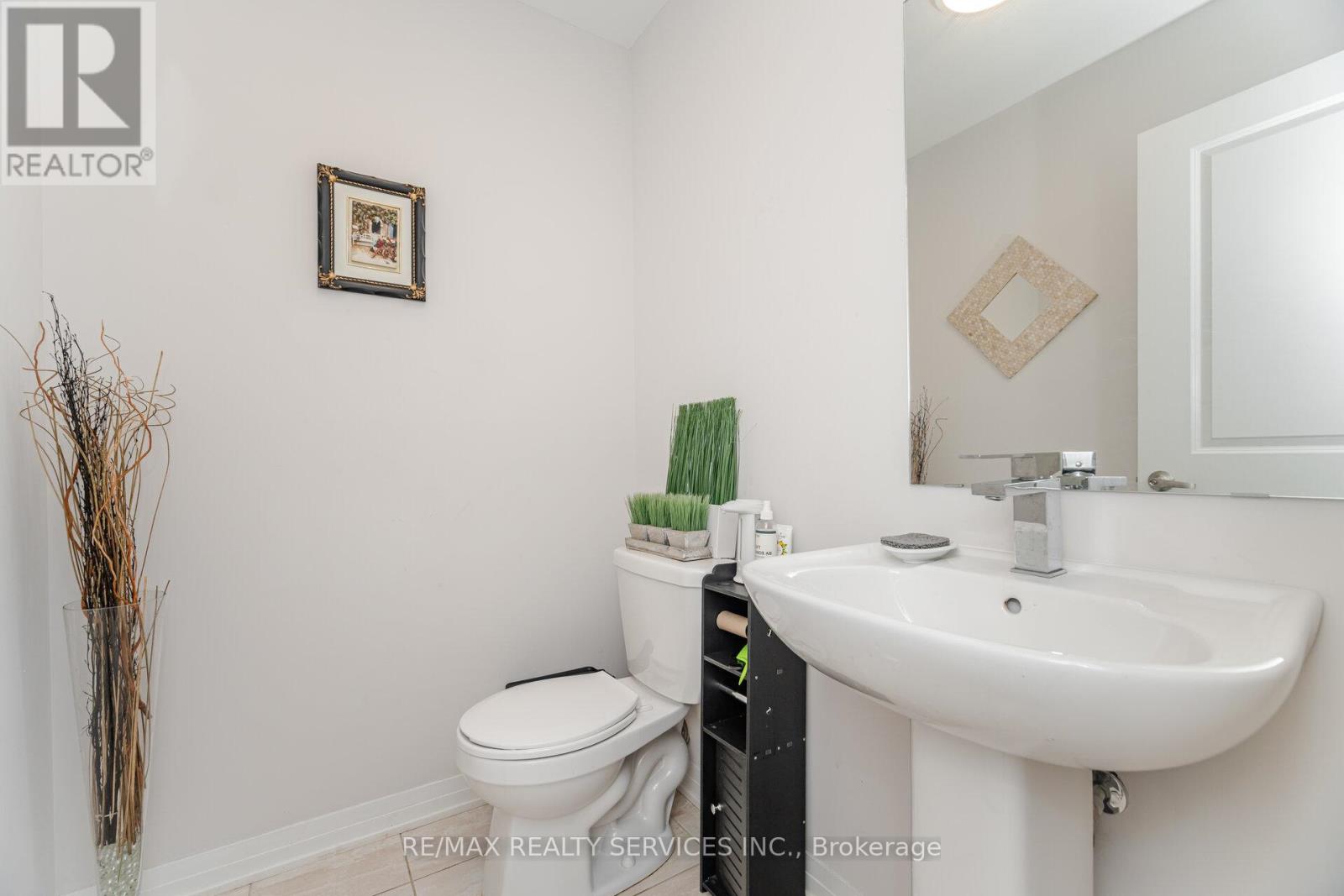 12 - 220 Dissette Street, Bradford West Gwillimbury, Ontario  L3Z 4M2 - Photo 15 - N12161365