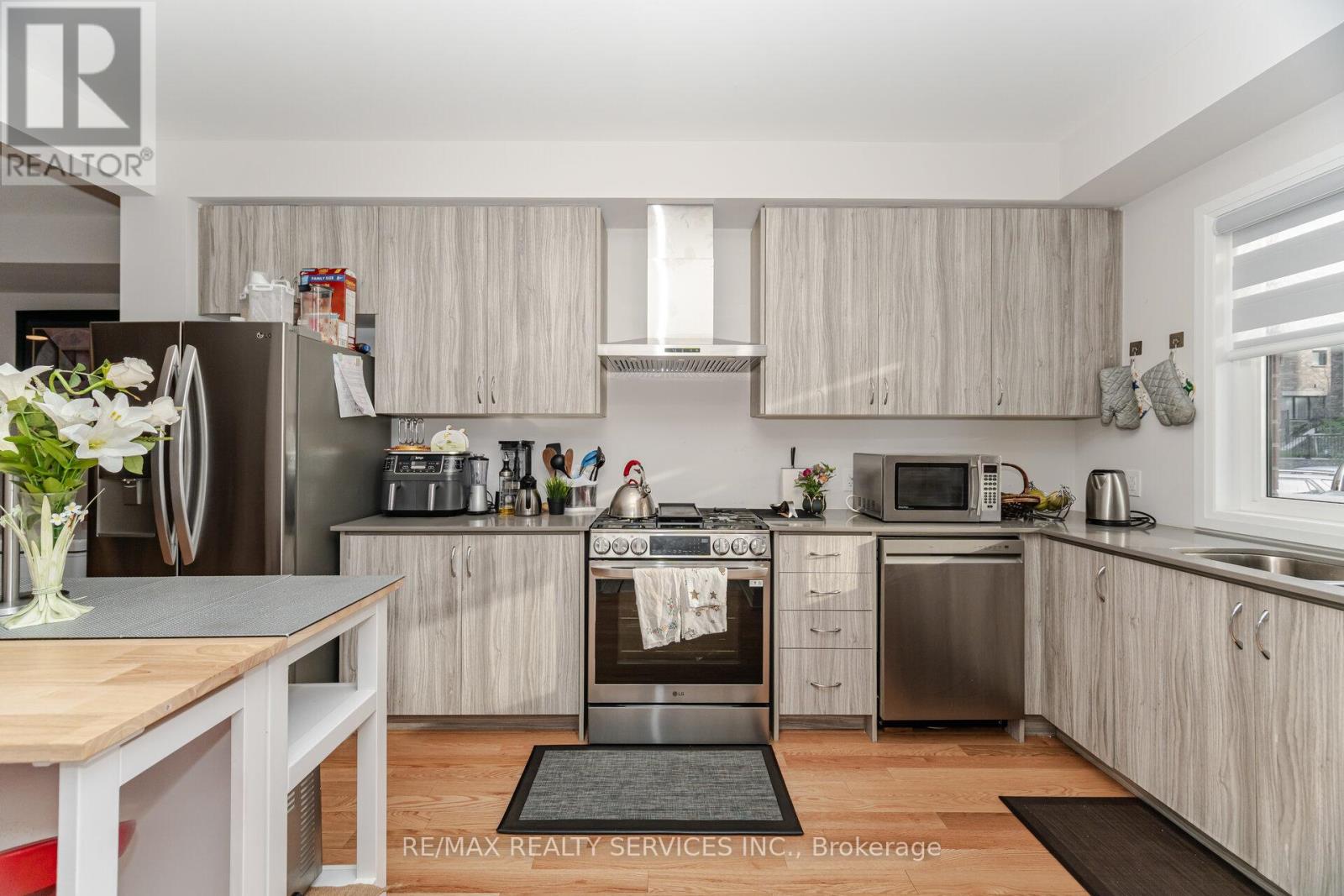 12 - 220 Dissette Street, Bradford West Gwillimbury, Ontario  L3Z 4M2 - Photo 3 - N12161365