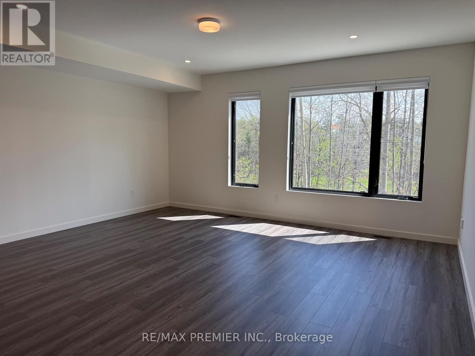 22 Rainwater Lane, Barrie, Ontario  L4N 9J6 - Photo 4 - S12161349