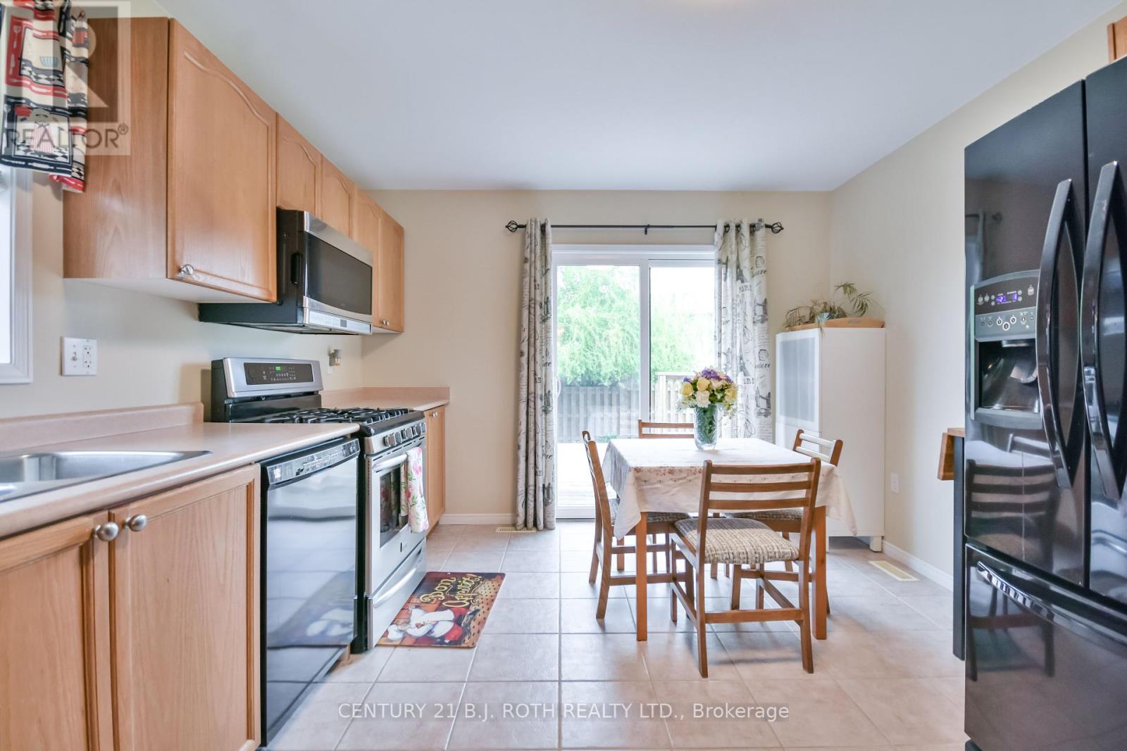 77 Sun King Crescent, Barrie, Ontario  L4M 7K4 - Photo 10 - S12161361