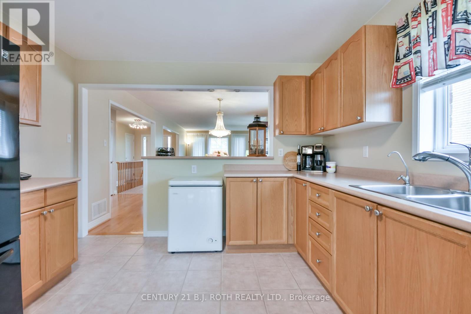 77 Sun King Crescent, Barrie, Ontario  L4M 7K4 - Photo 11 - S12161361