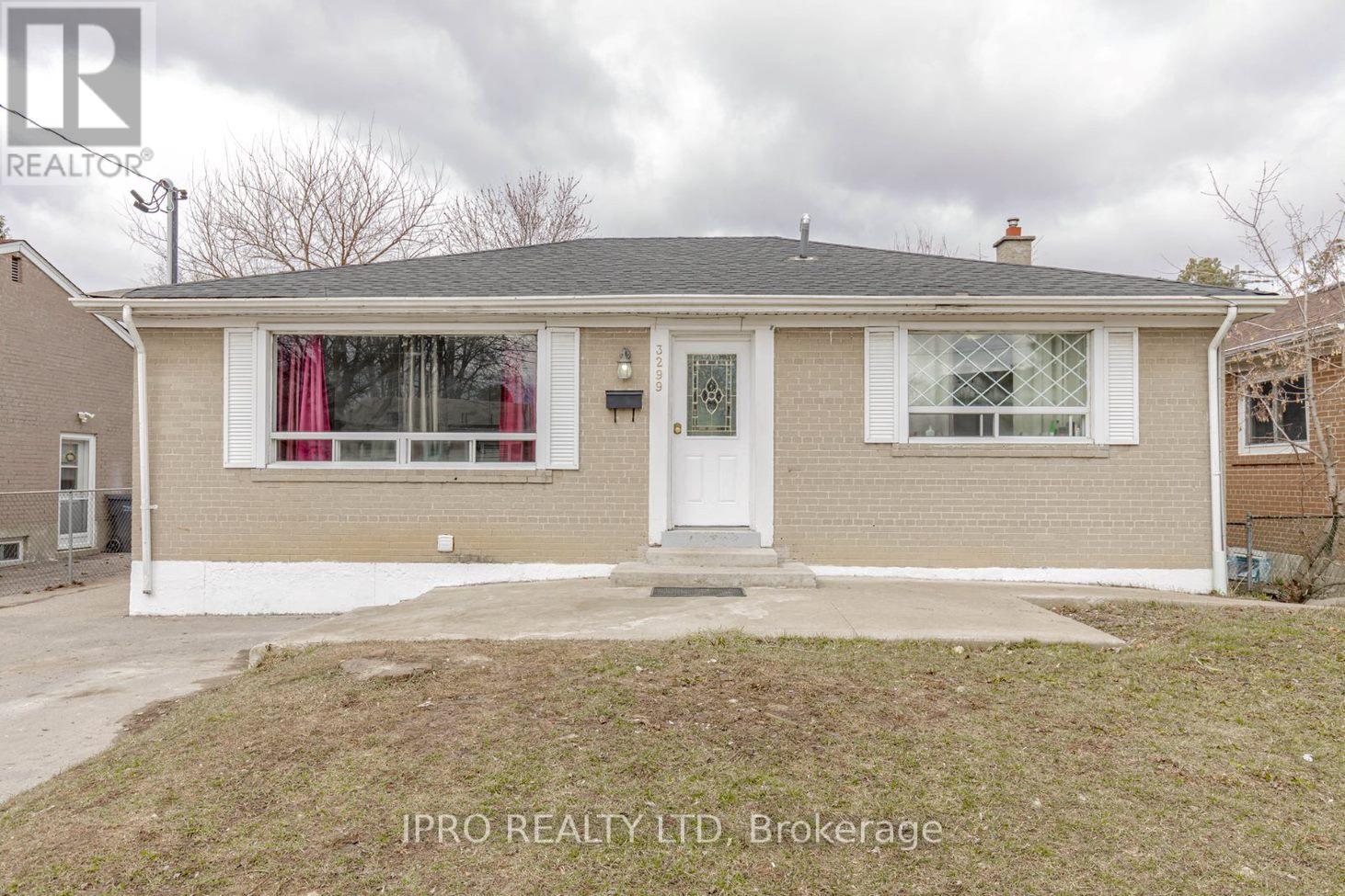 3299 Etude Drive, Mississauga, Ontario  L4T 1S9 - Photo 2 - W12161352