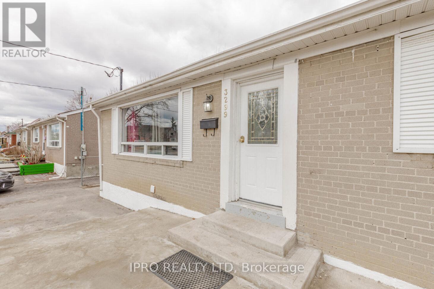 3299 Etude Drive, Mississauga, Ontario  L4T 1S9 - Photo 4 - W12161352