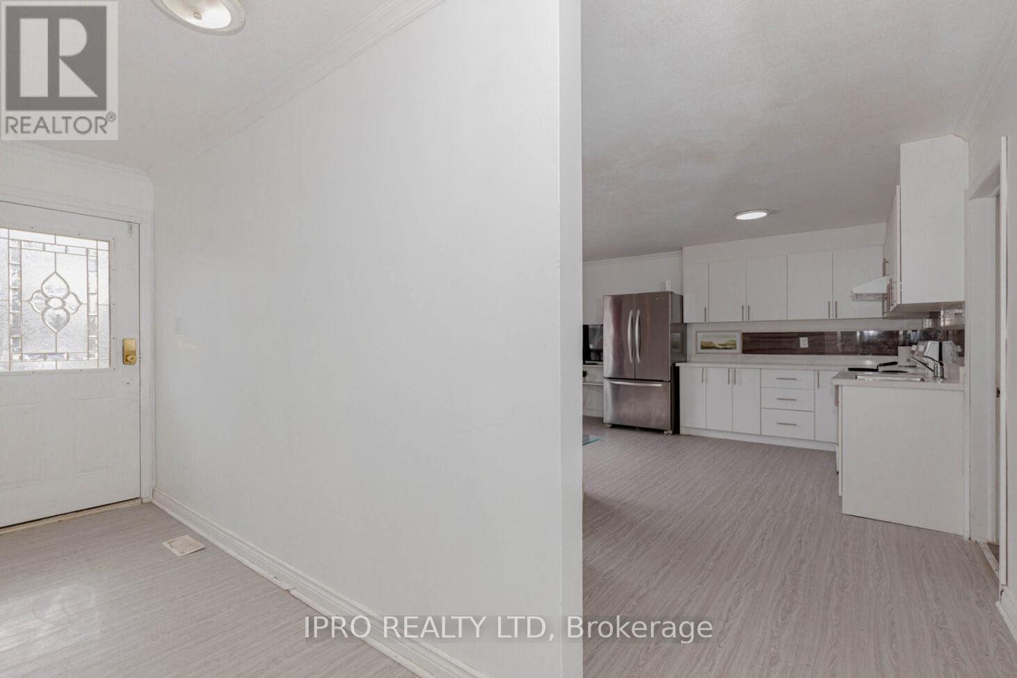 3299 Etude Drive, Mississauga, Ontario  L4T 1S9 - Photo 5 - W12161352
