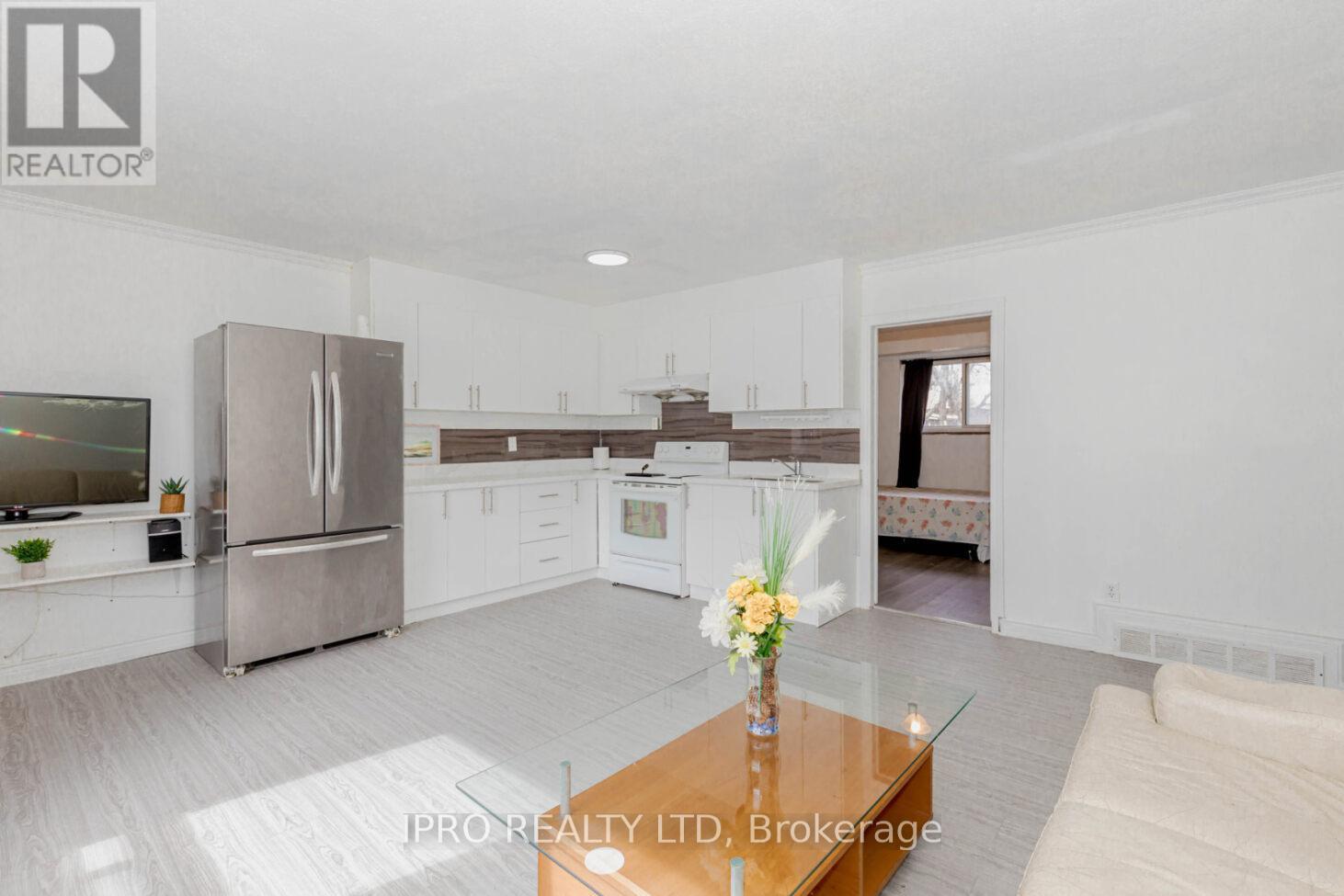 3299 Etude Drive, Mississauga, Ontario  L4T 1S9 - Photo 9 - W12161352