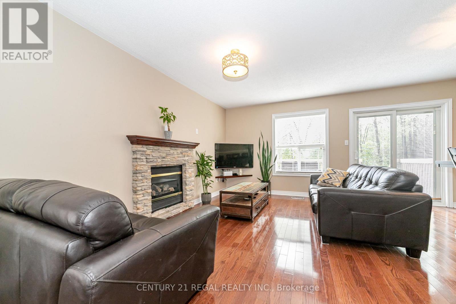 27 Katrina Court, Toronto, Ontario  M6L 3G3 - Photo 13 - W12161376