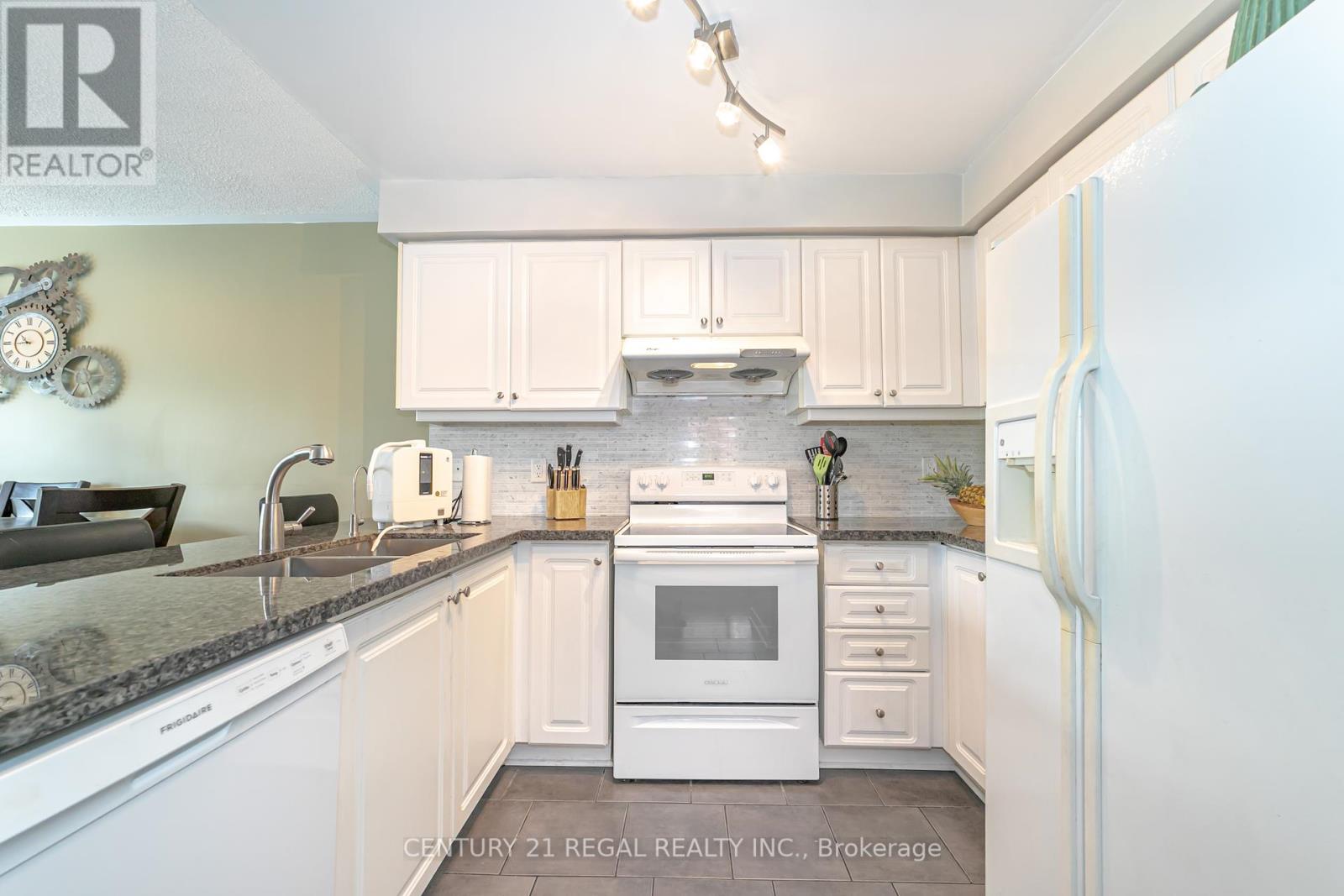 27 Katrina Court, Toronto, Ontario  M6L 3G3 - Photo 18 - W12161376