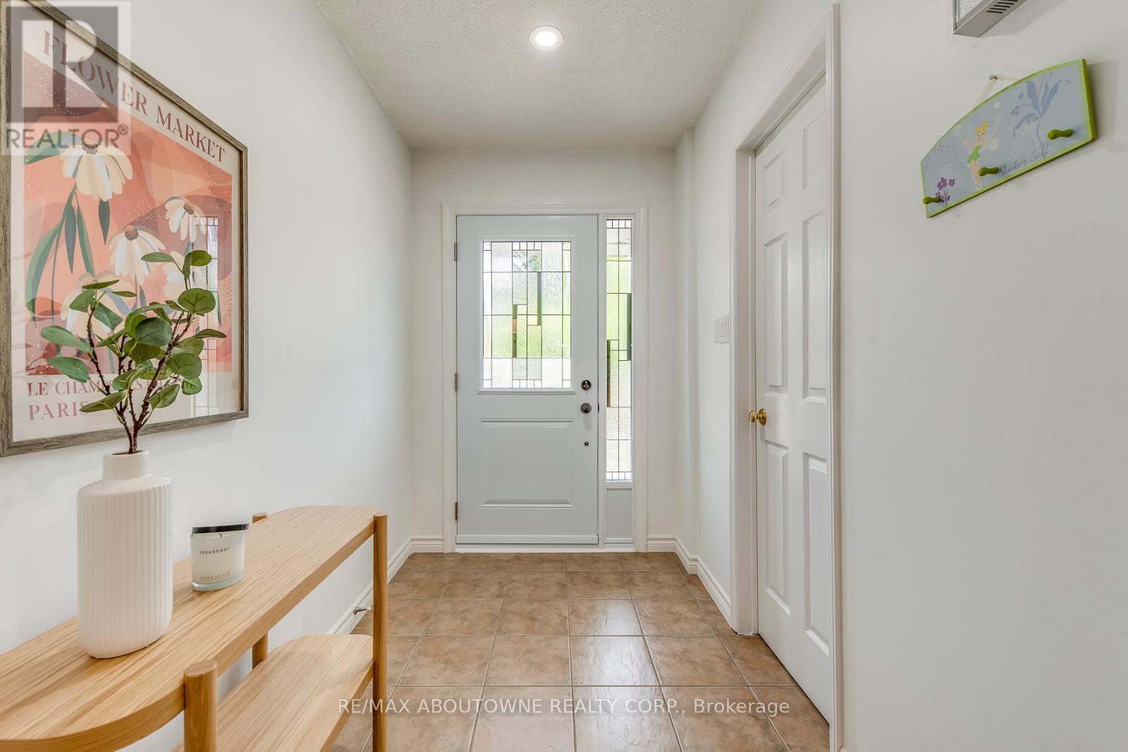 4620 Westbourne Terrace, Mississauga, Ontario  L5R 1Y6 - Photo 4 - W12161402