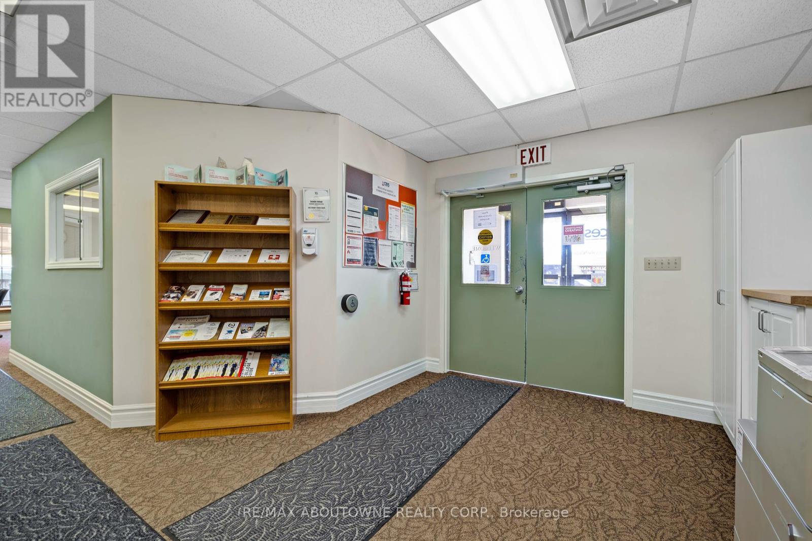 54 Dundas Street E, Belleville, Ontario  K8N 1B8 - Photo 4 - X12161403