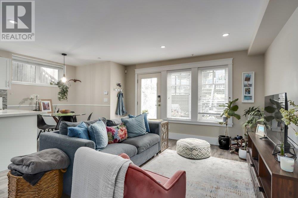 317 W 16th Avenue, Vancouver, British Columbia  V5Y 1Z1 - Photo 1 - R3002176
