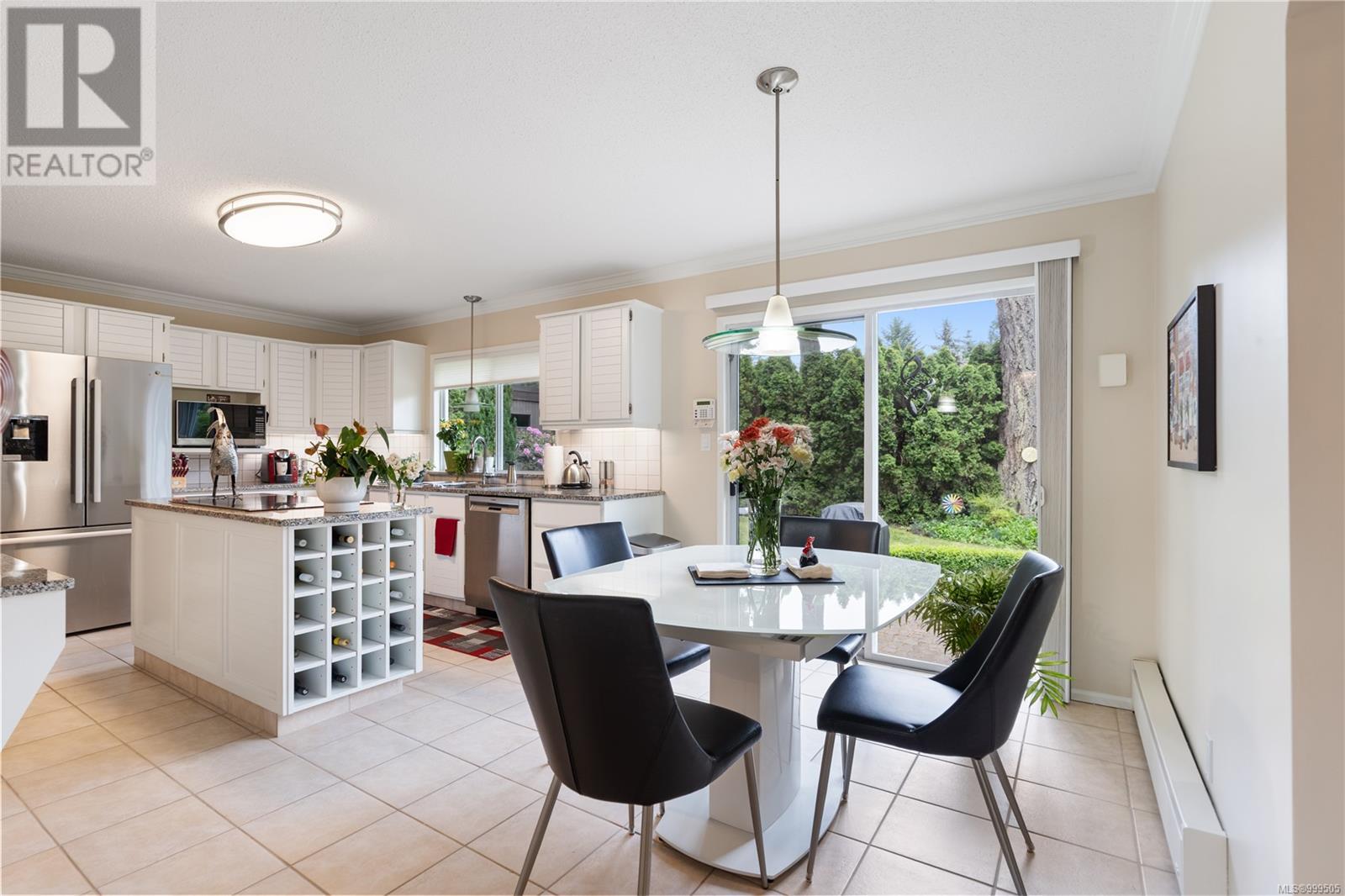 4431 Emily Carr Dr, Saanich, British Columbia  V8X 4M2 - Photo 12 - 999505