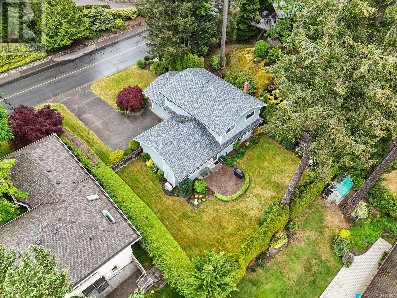 4431 Emily Carr Dr, Saanich, British Columbia  V8X 4M2 - Photo 3 - 999505