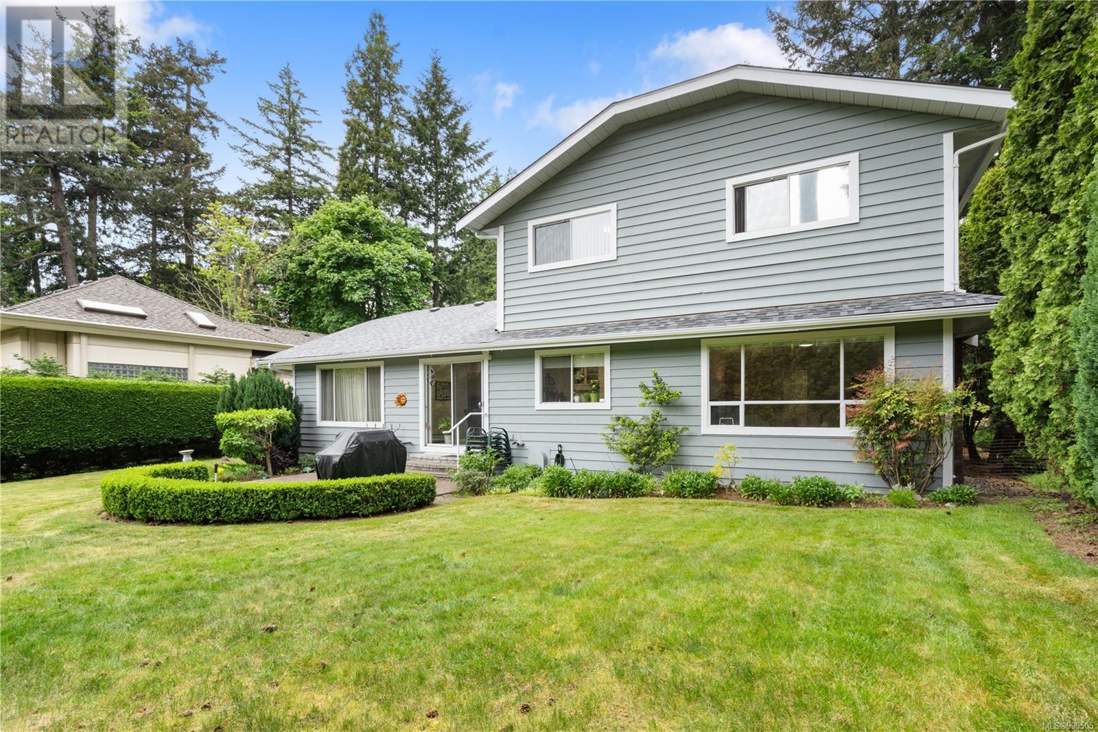 4431 Emily Carr Dr, Saanich, British Columbia  V8X 4M2 - Photo 35 - 999505