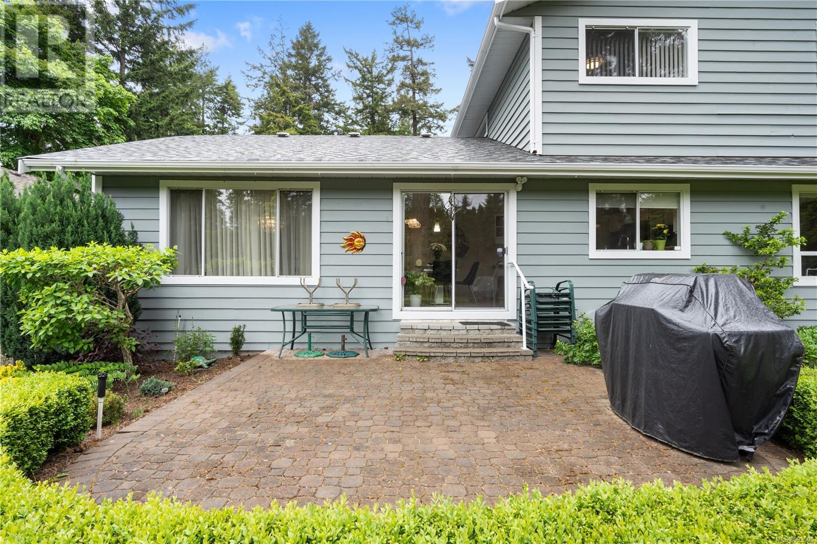 4431 Emily Carr Dr, Saanich, British Columbia  V8X 4M2 - Photo 36 - 999505