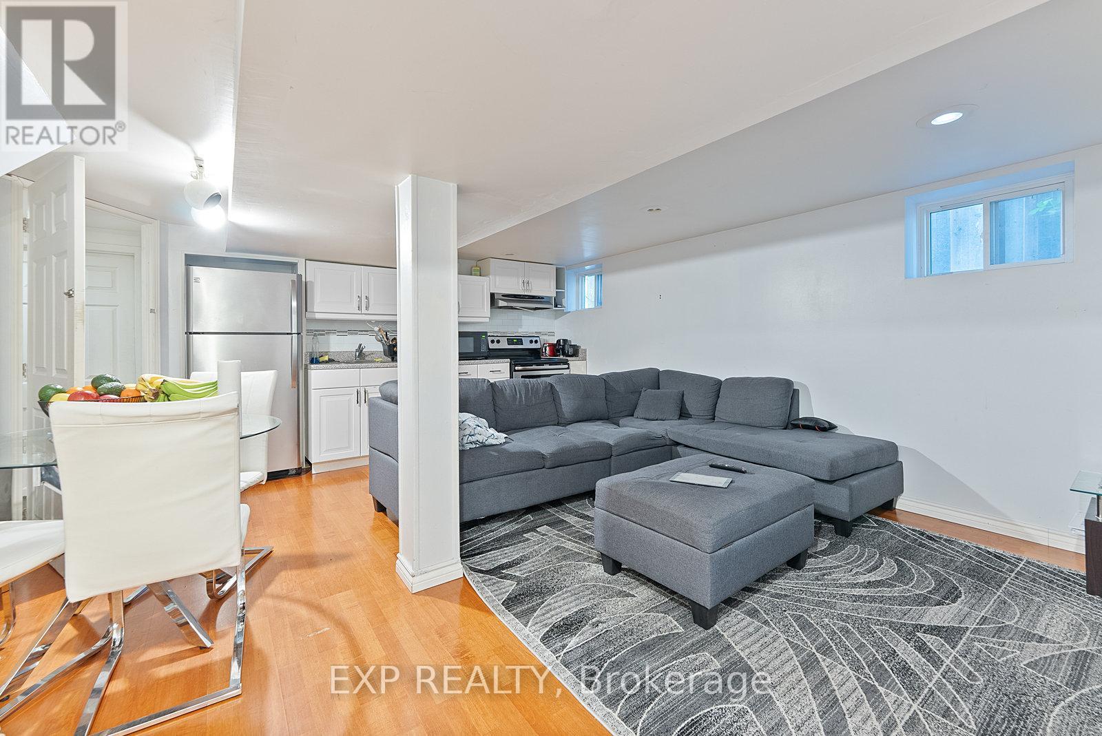 90 Meighen Avenue, Toronto, Ontario  M4B 2H7 - Photo 18 - E12137827