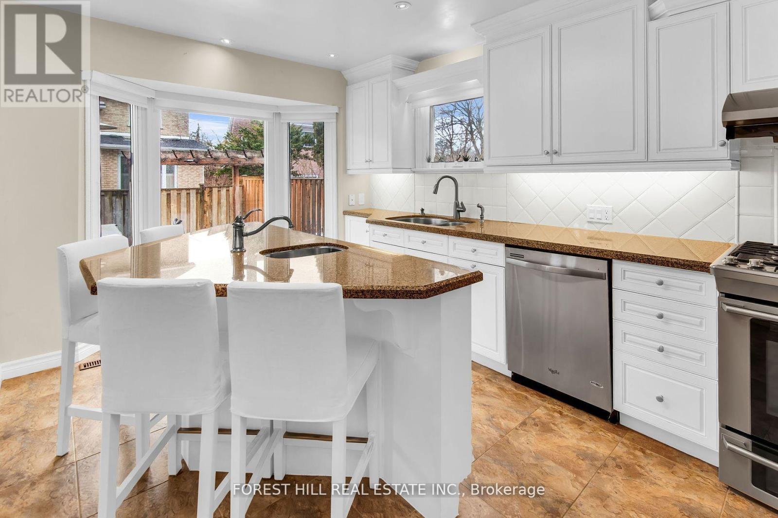 <div class="slider-price">$1,369,000</div><p>23 Tarsus Crescent, Toronto, Ontario</p>