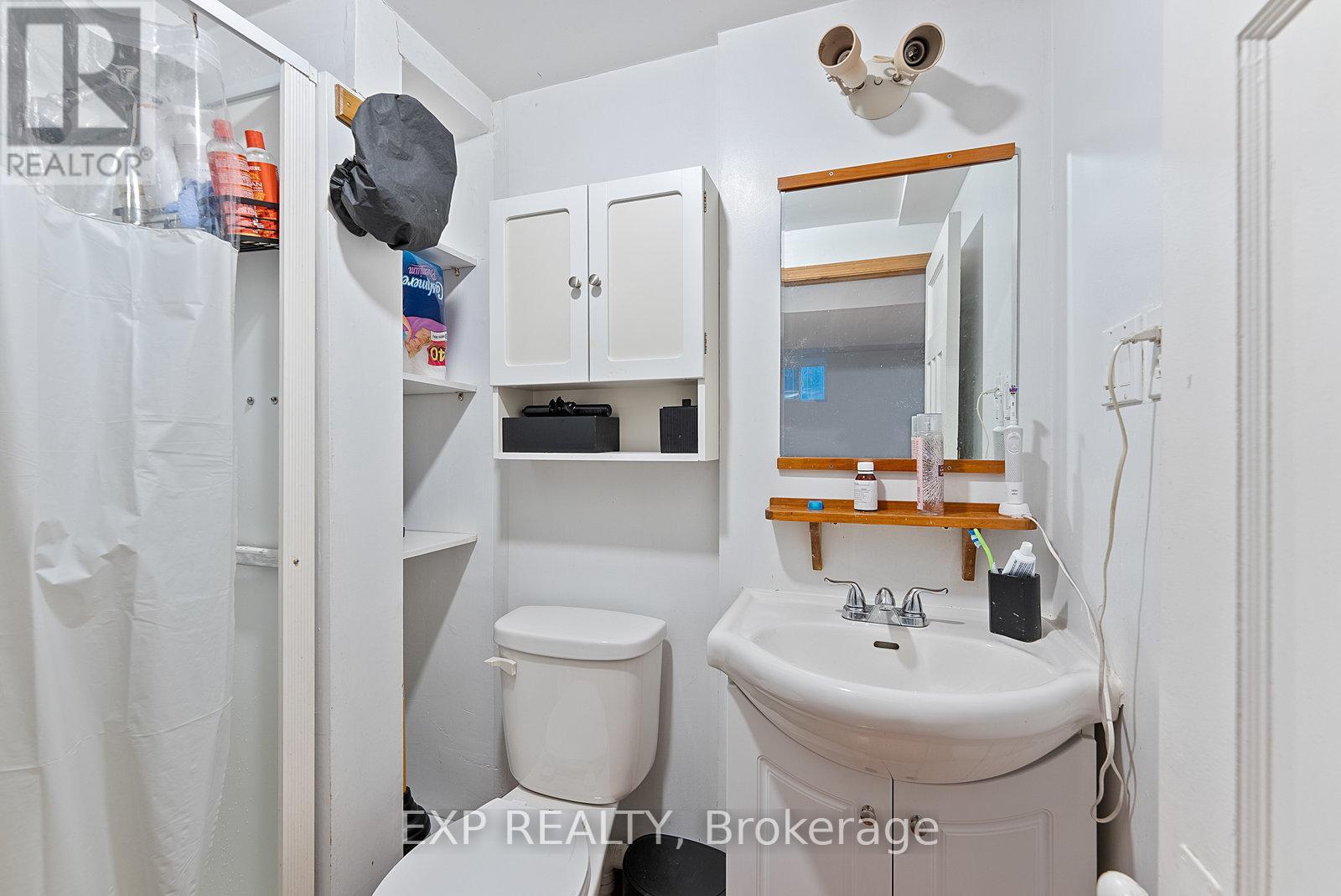90 Meighen Avenue, Toronto, Ontario  M4B 2H7 - Photo 25 - E12137827