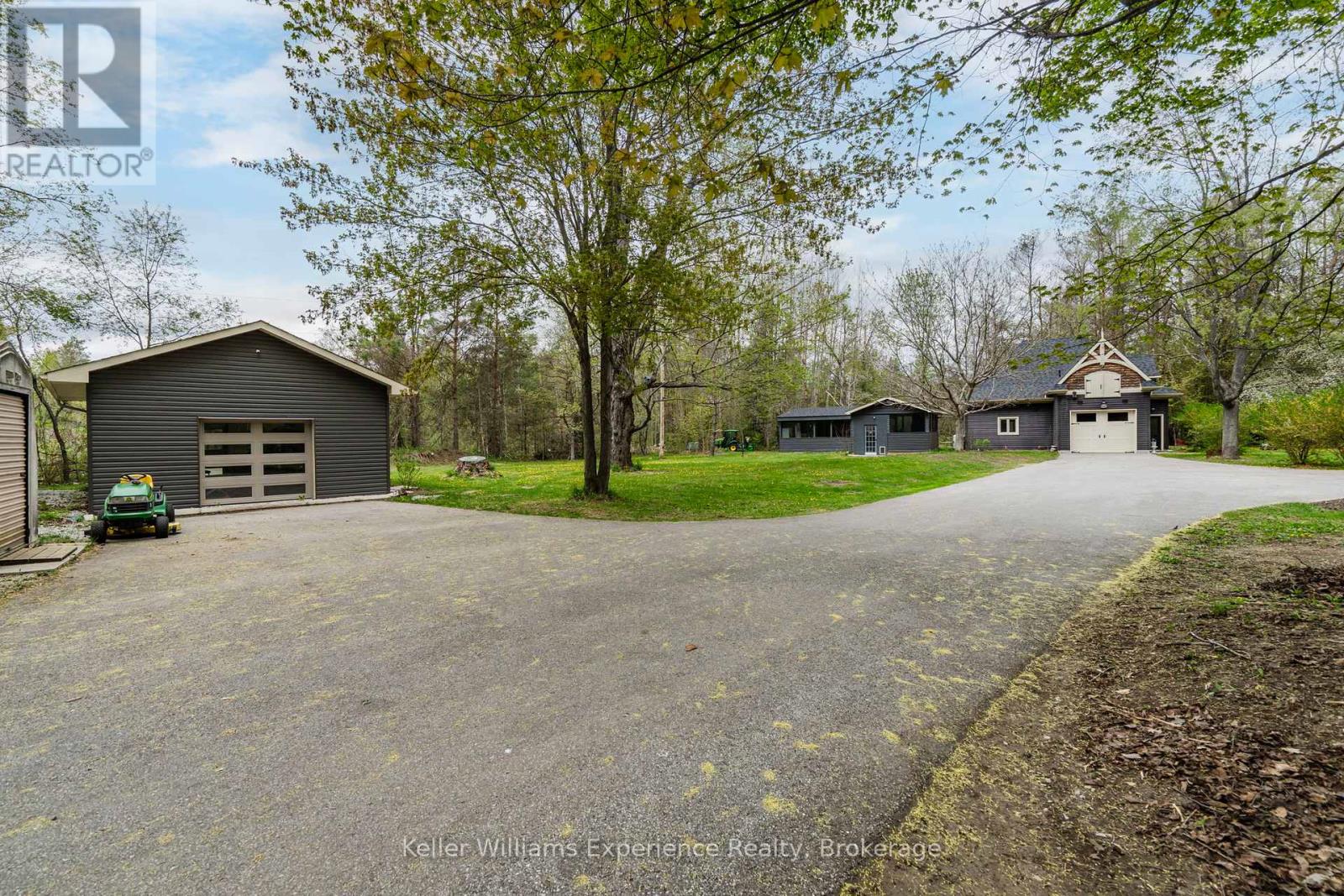 1051 Old Second Road N, Springwater, Ontario  L0L 2K0 - Photo 46 - S12161351