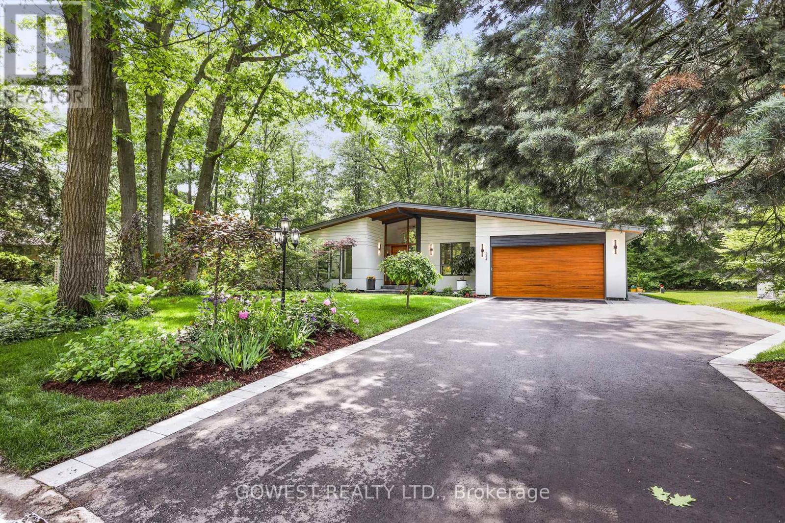 344 Dalewood Drive, Oakville, Ontario  L6J 4P5 - Photo 4 - W12115157