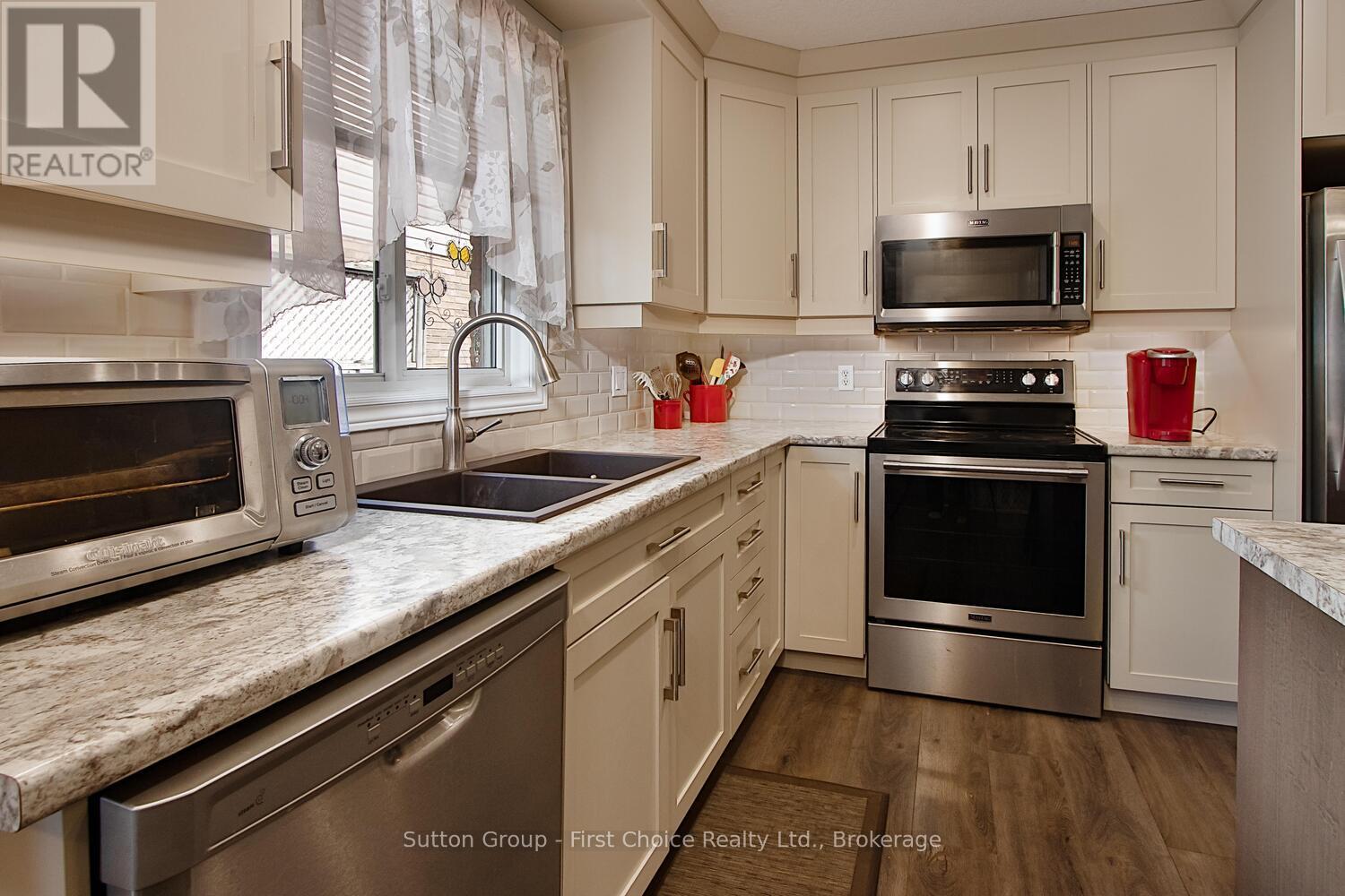 595 Hibernia Street, Stratford, Ontario  N5A 7R6 - Photo 11 - X12161383