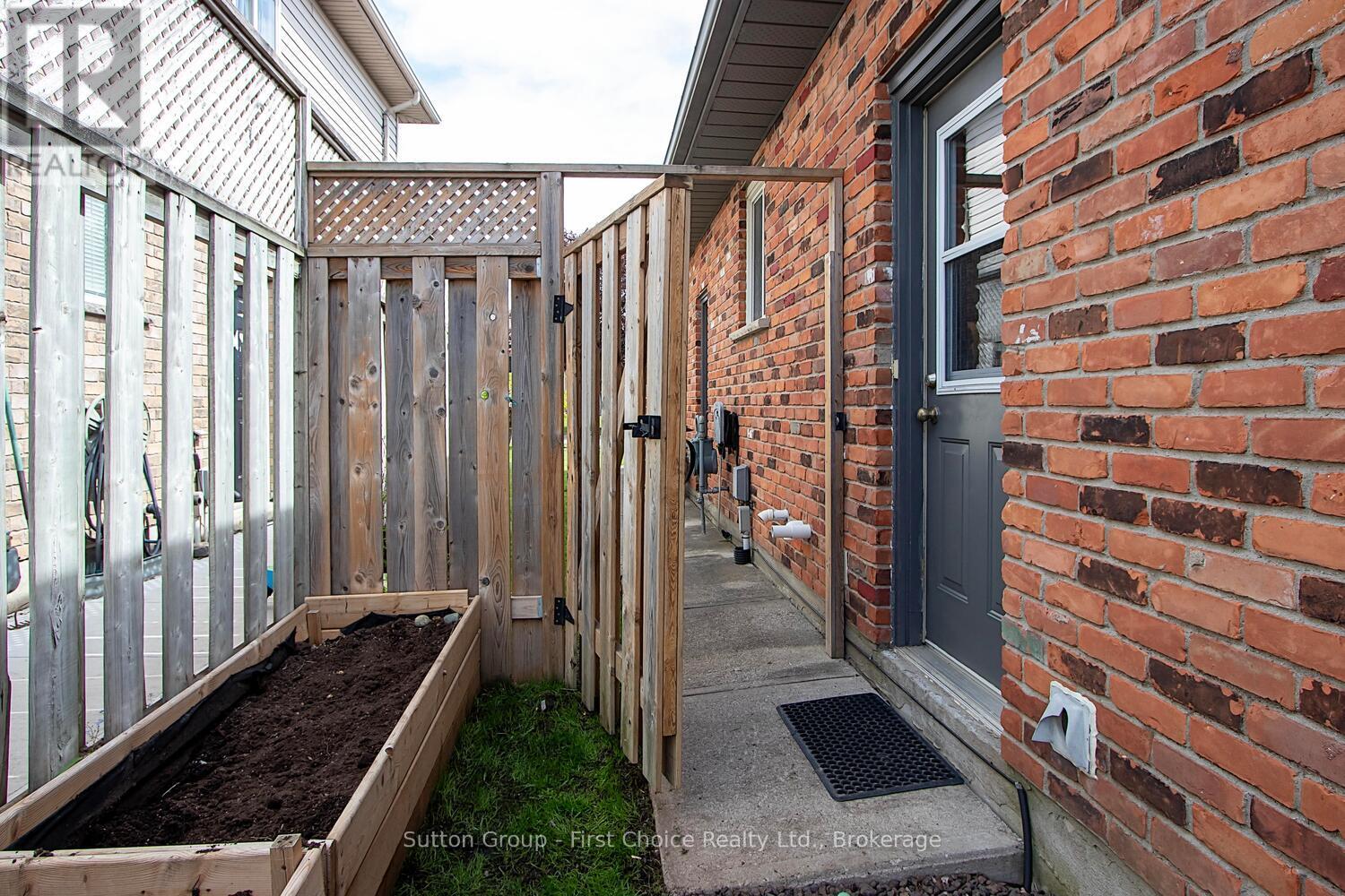 595 Hibernia Street, Stratford, Ontario  N5A 7R6 - Photo 37 - X12161383